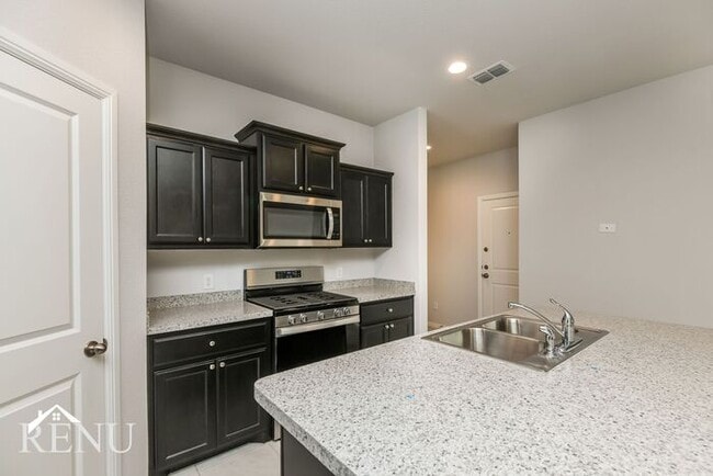 Building Photo - 16428 Marinette Ct