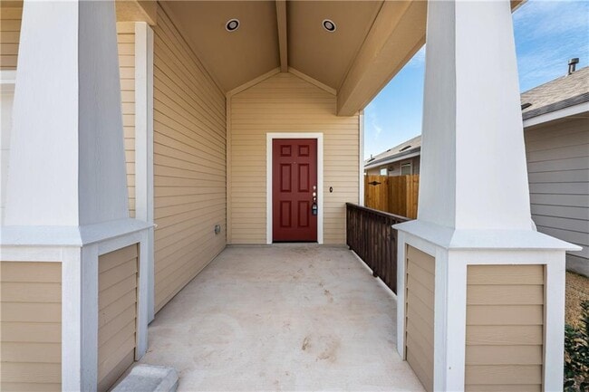 Building Photo - 220 Trailside Ln