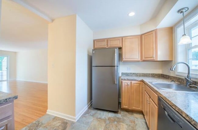 Building Photo - 1009 Misty Meadow Ln