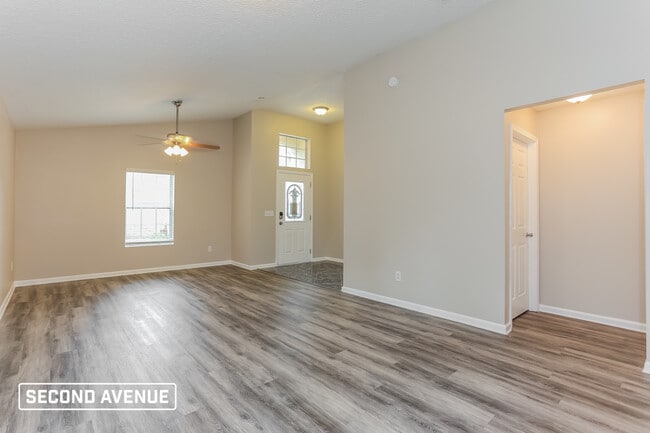 Building Photo - 10659 Sandy Oaks Dr