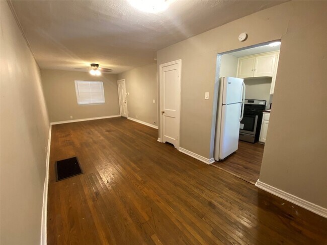 Foto del edificio - 904 Denton St