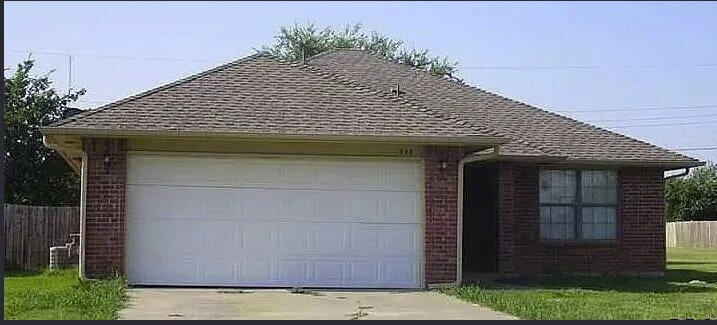 Primary Photo - "Welcome Home: Spacious 3-Bed, 2-Bath Corn...