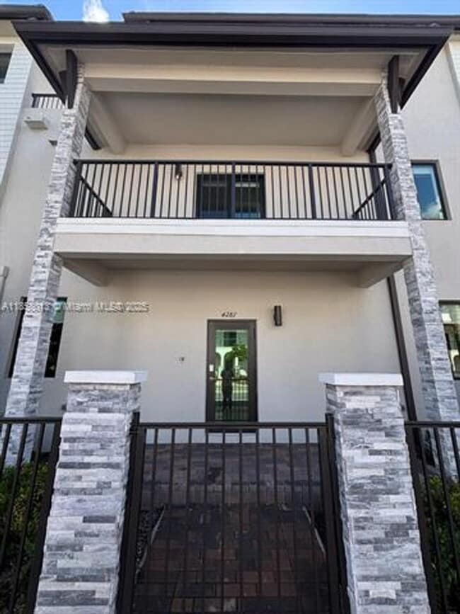 Building Photo - 4281 NW 83rd Ave