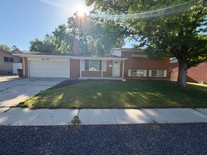 Building Photo - 987 Wildwood Dr