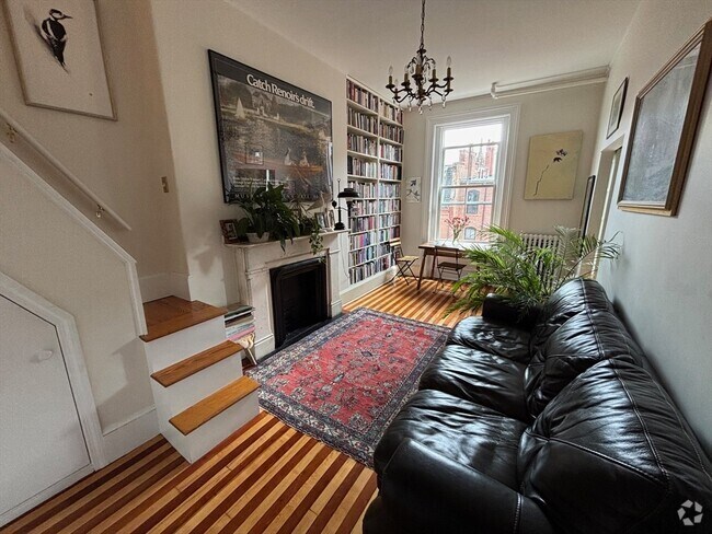 Building Photo - 167 Beacon St