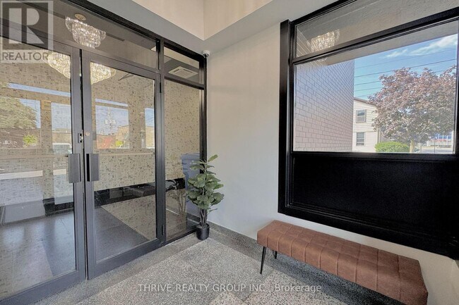 Building Photo - 16 Hincks St