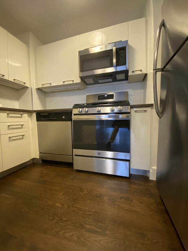 Kitchen - 162 E 63rd St