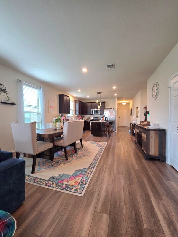Foto del edificio - 350 Bedford Falls Ln