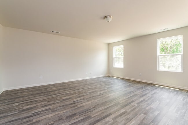 Building Photo - 1055 Manor Dr