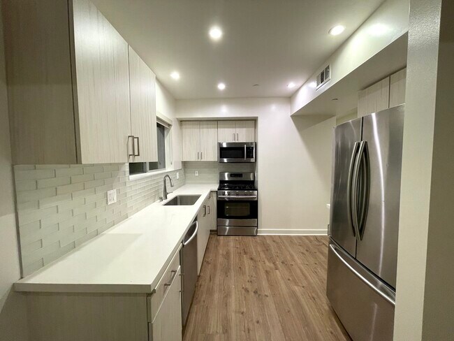 Foto del edificio - 6143 Fountain Ave