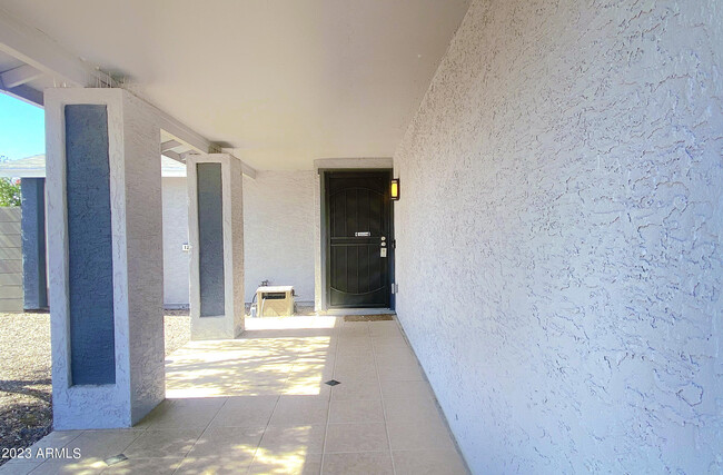 Building Photo - 1203 W Mariposa St