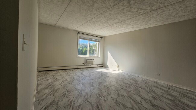 Building Photo - 5011 Valley Ln