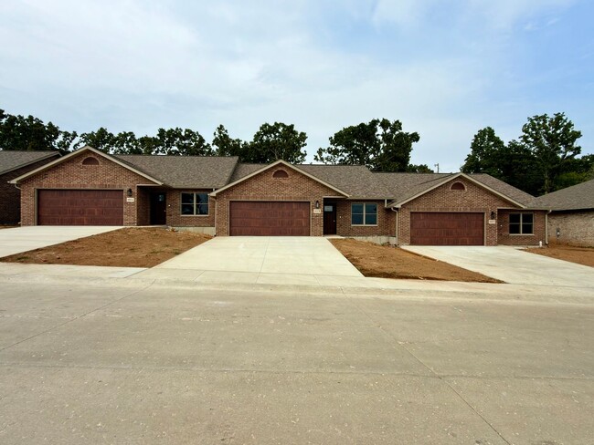 Building Photo - 3032-MF3-E4