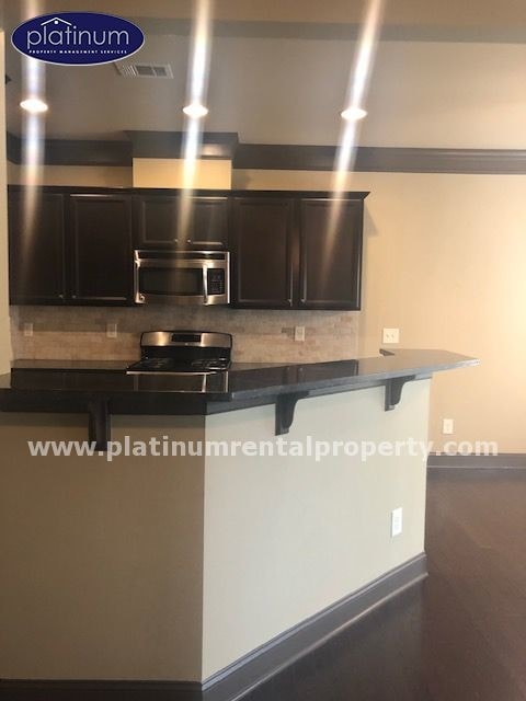 Building Photo - 740 Middleton Pl
