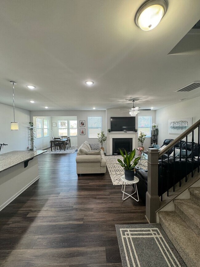 Building Photo - Spacious 5BR/4.5BA Home in Cheyney
