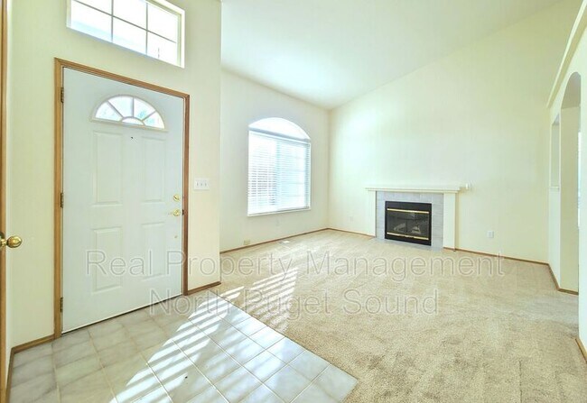 Building Photo - 15945 Cascade Ln SE