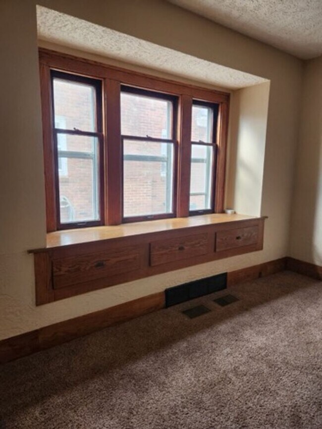 Building Photo - BELOW MARKET RENT!