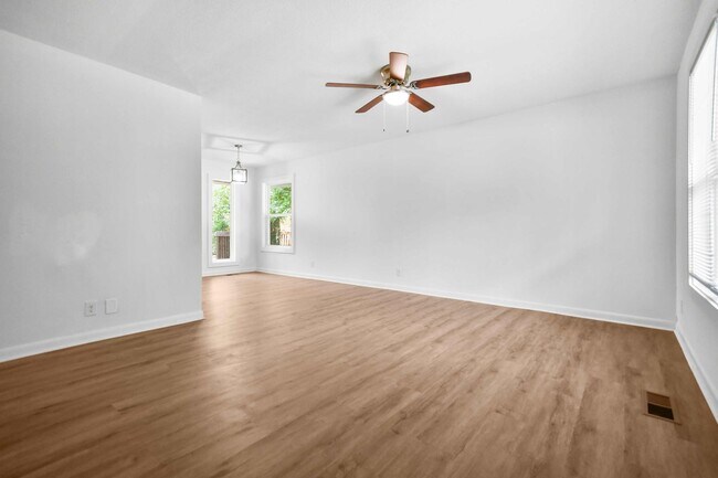 Foto del edificio - Pet Friendly Three Bedroom!