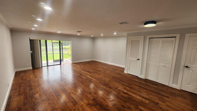 Building Photo - 360 Canal Point S