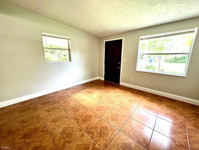 Foto del edificio - 3 br, 1 bath House - 10342 Monaco Dr