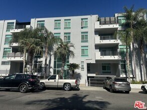 Building Photo - 332 S Oxford Ave