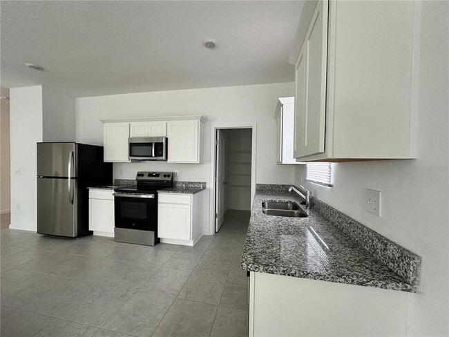 Building Photo - 545 Hennepin Lp