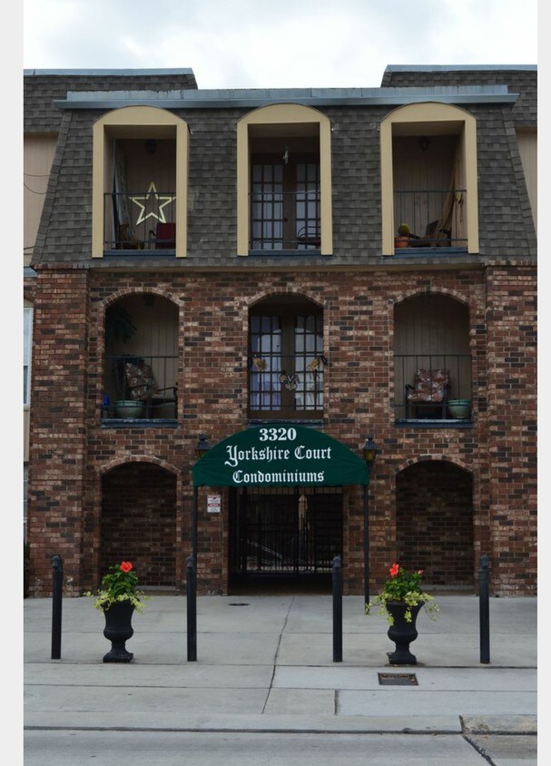 3320 N Arnoult Rd, Metairie, LA 70002 Condo for Rent in Metairie, LA