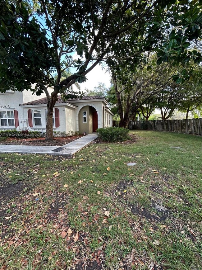 Foto del edificio - 4295 NE 10th Ct