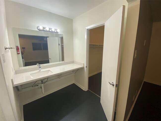 Foto del edificio - 219 W Alabama St