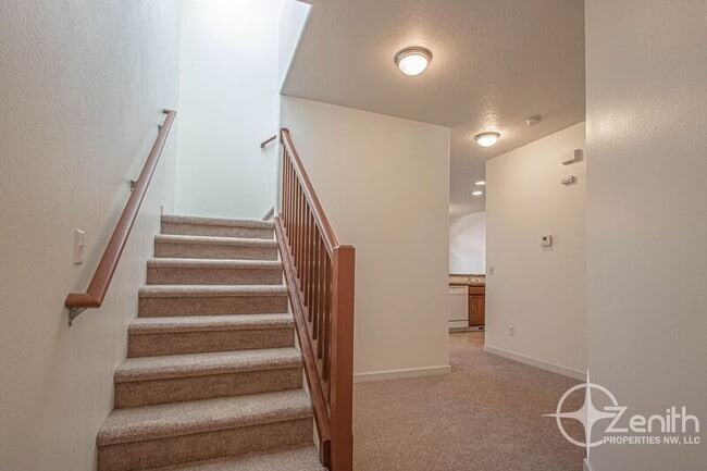 Building Photo - 7021 NE 55th St