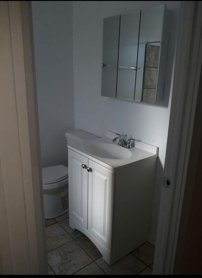 Foto del edificio - 1323 W Estes Ave