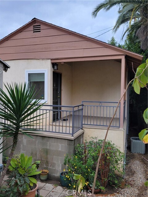 Primary Photo - 2031 Argyle Ave