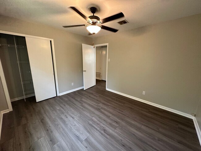 Foto del edificio - Remolded Central Bossier Home