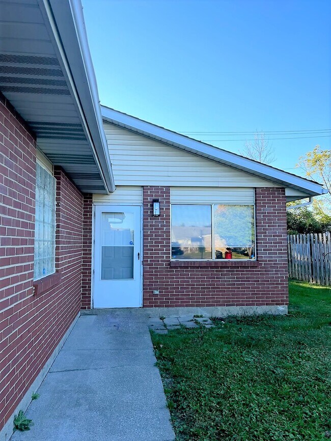 Building Photo - 3093 Charles Dr