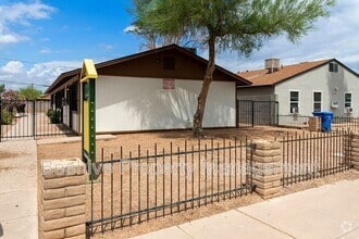 Building Photo - 1324 E Taylor St