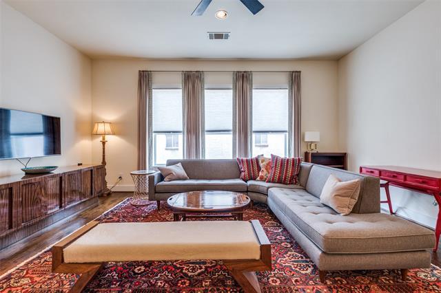 Foto del edificio - 4830 Cedar Springs Rd