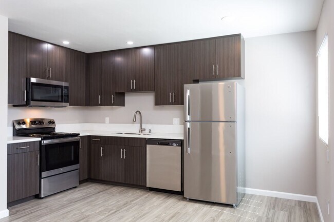 Foto del edificio - COMING SOON OCTOBER 10th!!! Renovated 2x2 ...