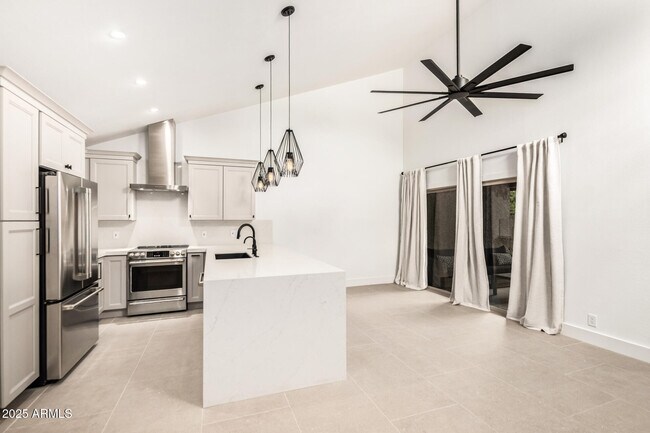 Foto del edificio - 9470 E Riviera Dr