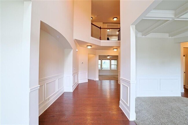 Building Photo - 2236 Caledonia Dr SE