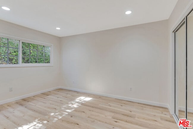 Building Photo - 853 S Bedford St