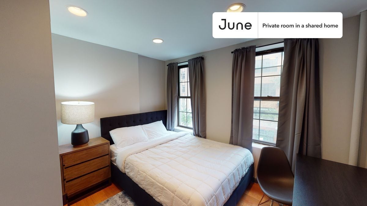 Foto principal - Room in Shared 3 bed/1 bath home