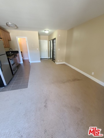 Building Photo - 10982 Roebling Ave