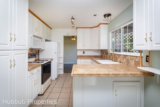 Building Photo - 4 br, 2.5 bath House - 3786 Fujiyama Way