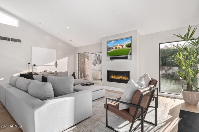 Foto del edificio - 5756 N 79th St