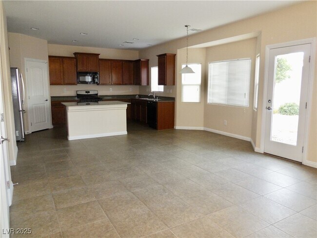 Foto del edificio - 7868 Barntucket Ave