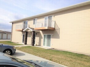 Building Photo - 509-516 16th Ave Cir NE