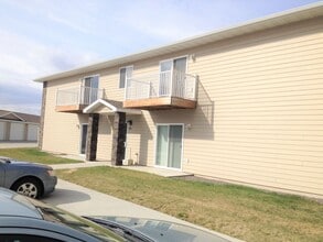 Building Photo - 509-516 16th Ave Cir NE