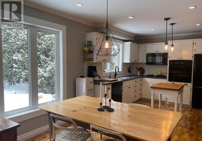 Building Photo - 516666 7 Line