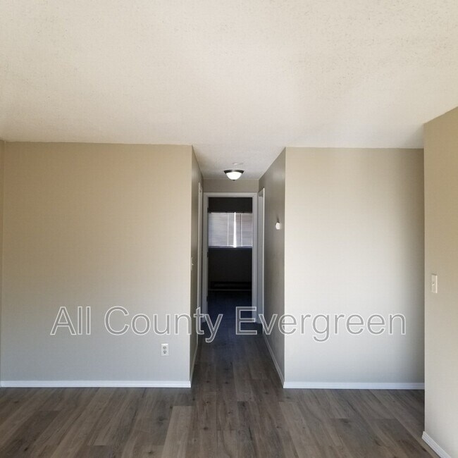 Building Photo - 904 31st St. NE #D