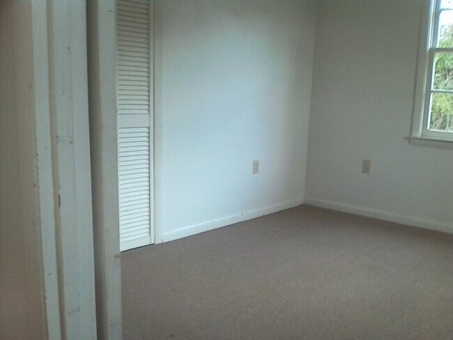 Front Bedroom - 1003 Roberson St SW